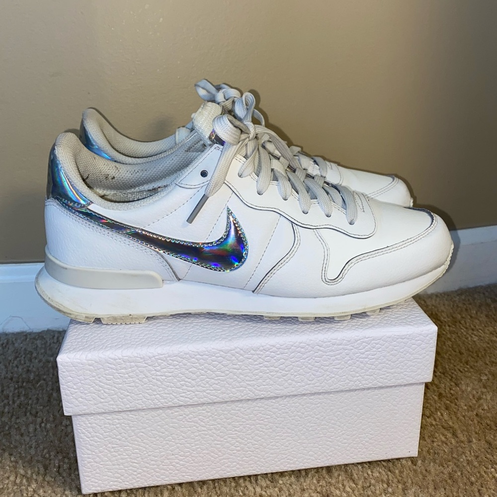 Women’s Nike internationalist SE ‘Iridescent shoes